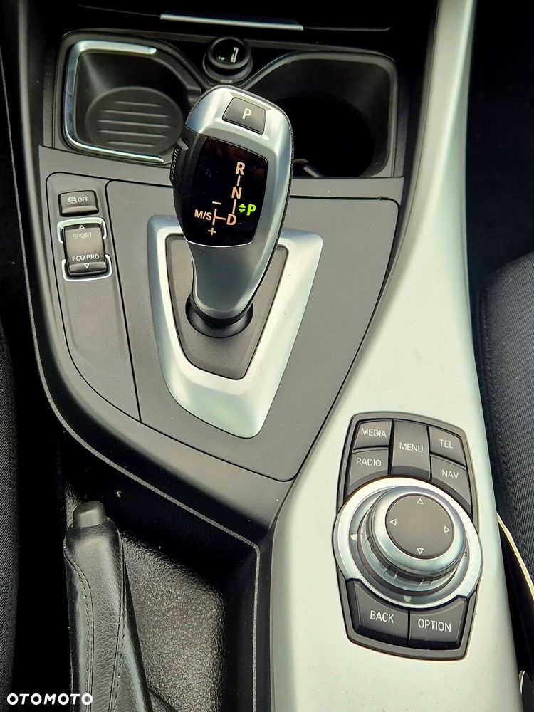BMW Seria 1 118i Sport Line - 26