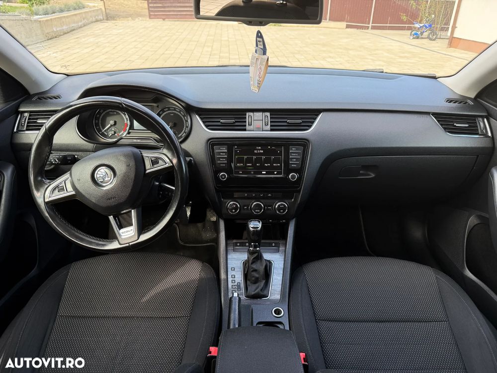 Skoda Octavia Combi 2.0 TDI 4x4 DSG RS - 7