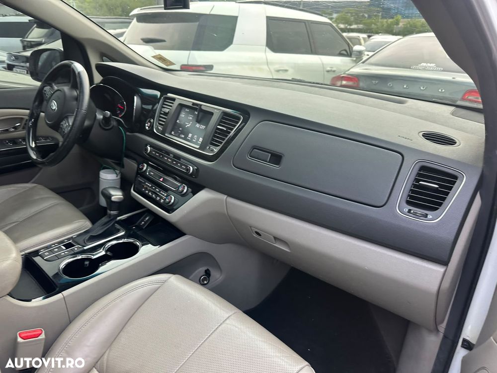 Kia Carnival - 7