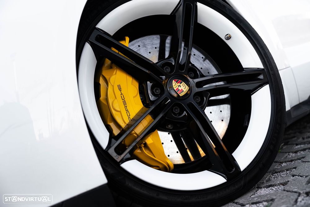 Porsche Taycan Turbo S - 13