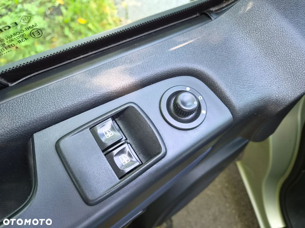 Opel Vivaro - 22