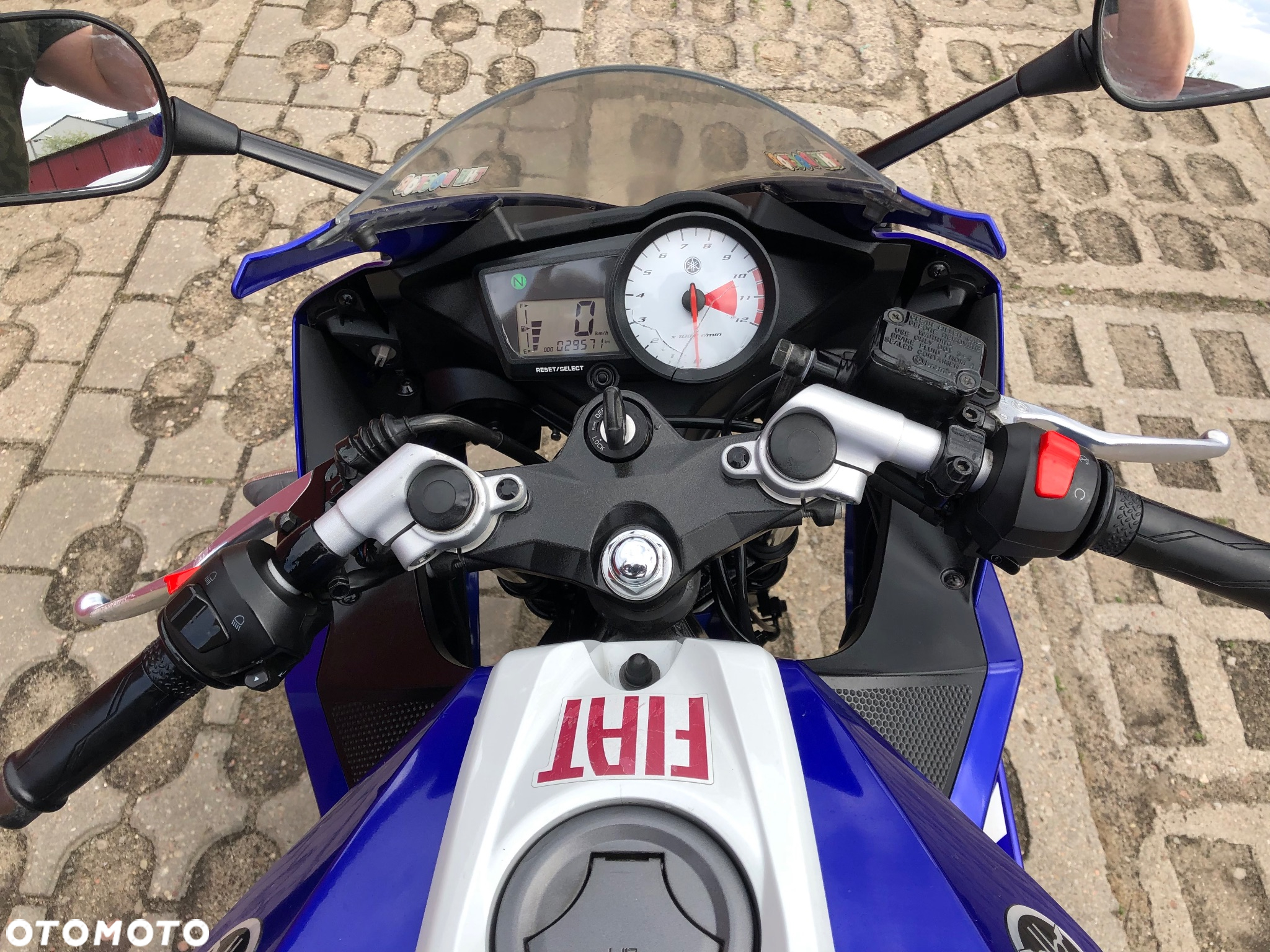 Yamaha YZF - 11
