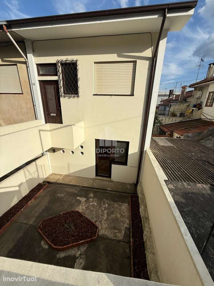Moradia T2 com dois Pisos , Jardim , Terraço  e vista  do Rio Douro - Grande imagem: 2/26