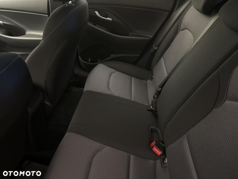 Hyundai i30 1.5 DPI Classic + - 13