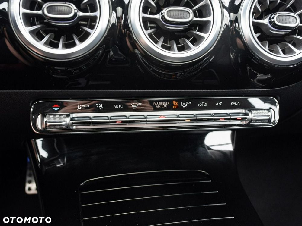 Mercedes-Benz Klasa A 220 4-Matic Progressive 8G-DCT - 17