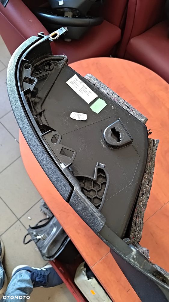 SCHOWEK GŁÓWNY PASAŻERA Audi A3 8P 8P1857035G 4D9 - 7