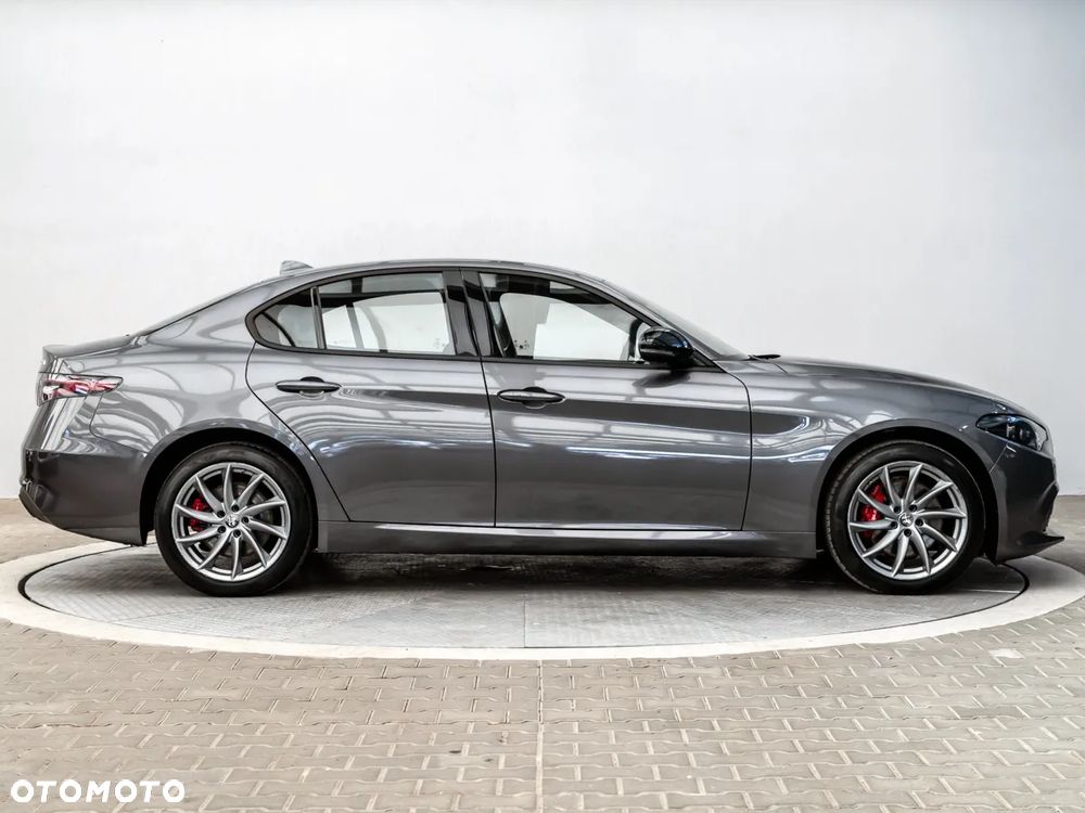 Alfa Romeo Giulia - 5