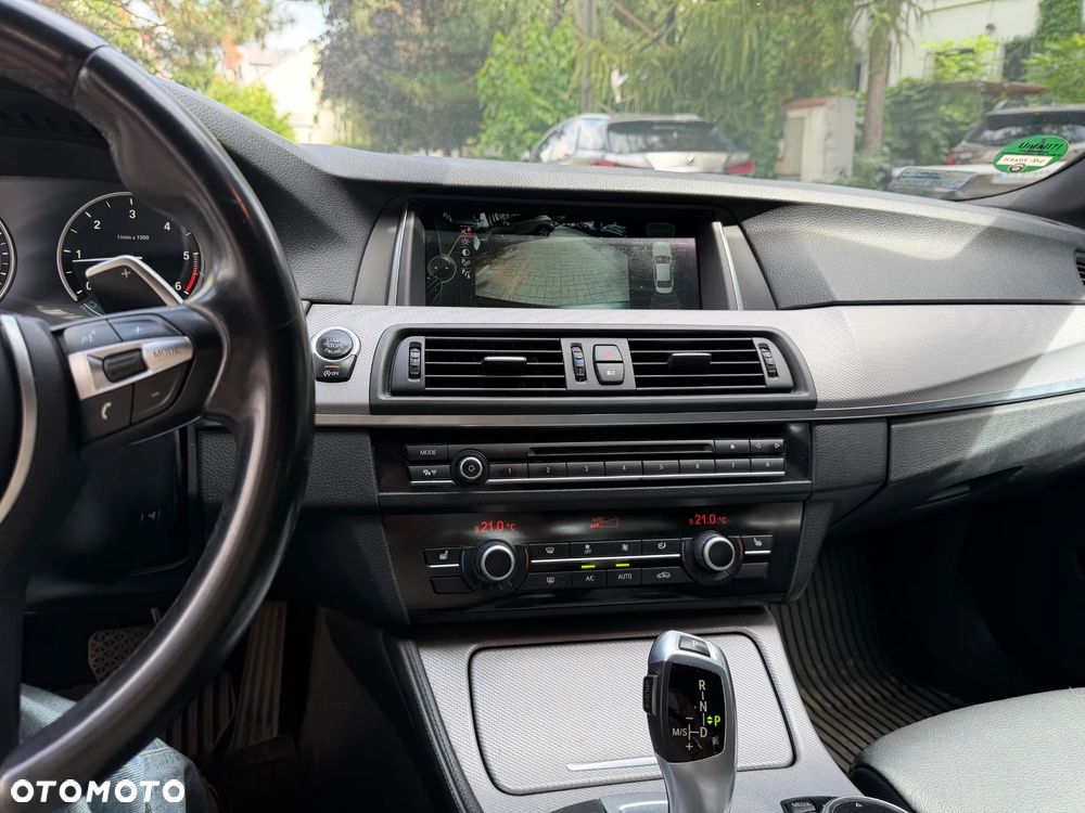 BMW Seria 5 520d xDrive - 13