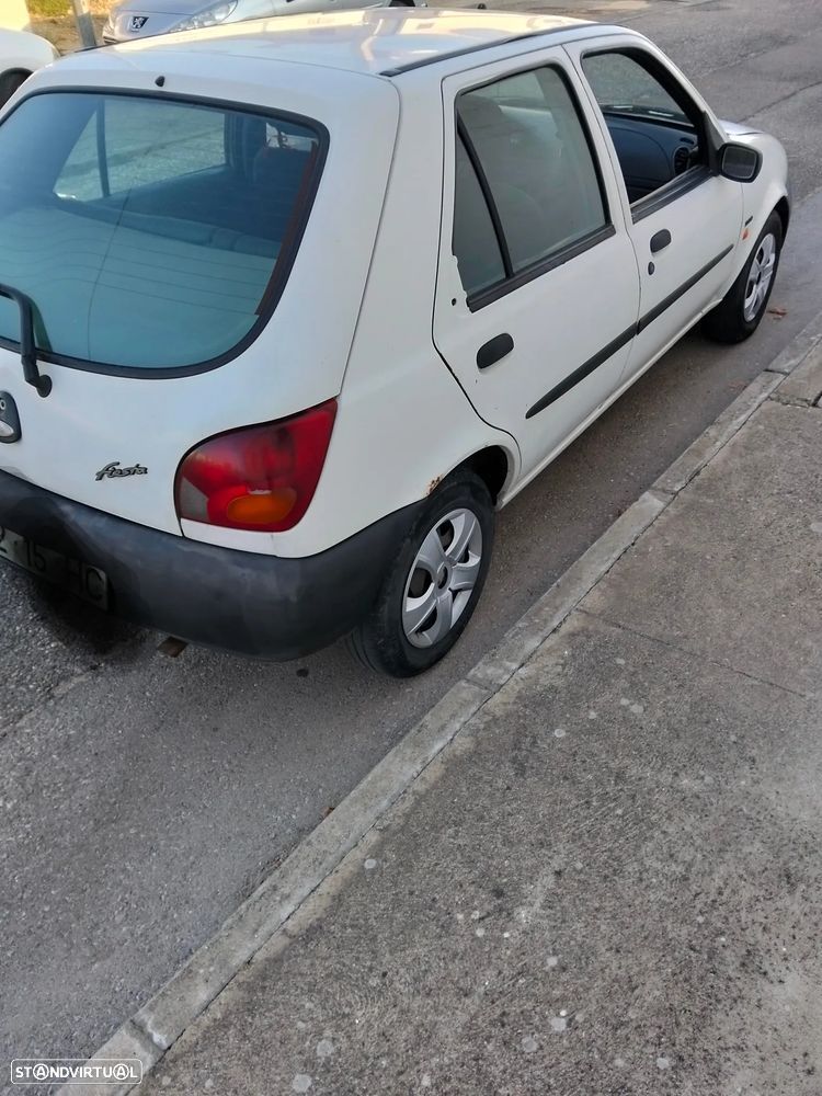 Ford Fiesta 1.8 D Studio - 7