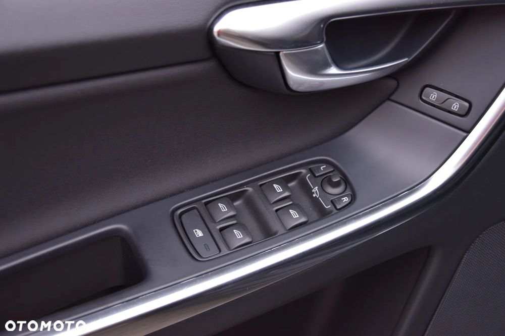 Volvo XC 60 D4 AWD Geartronic Momentum - 20