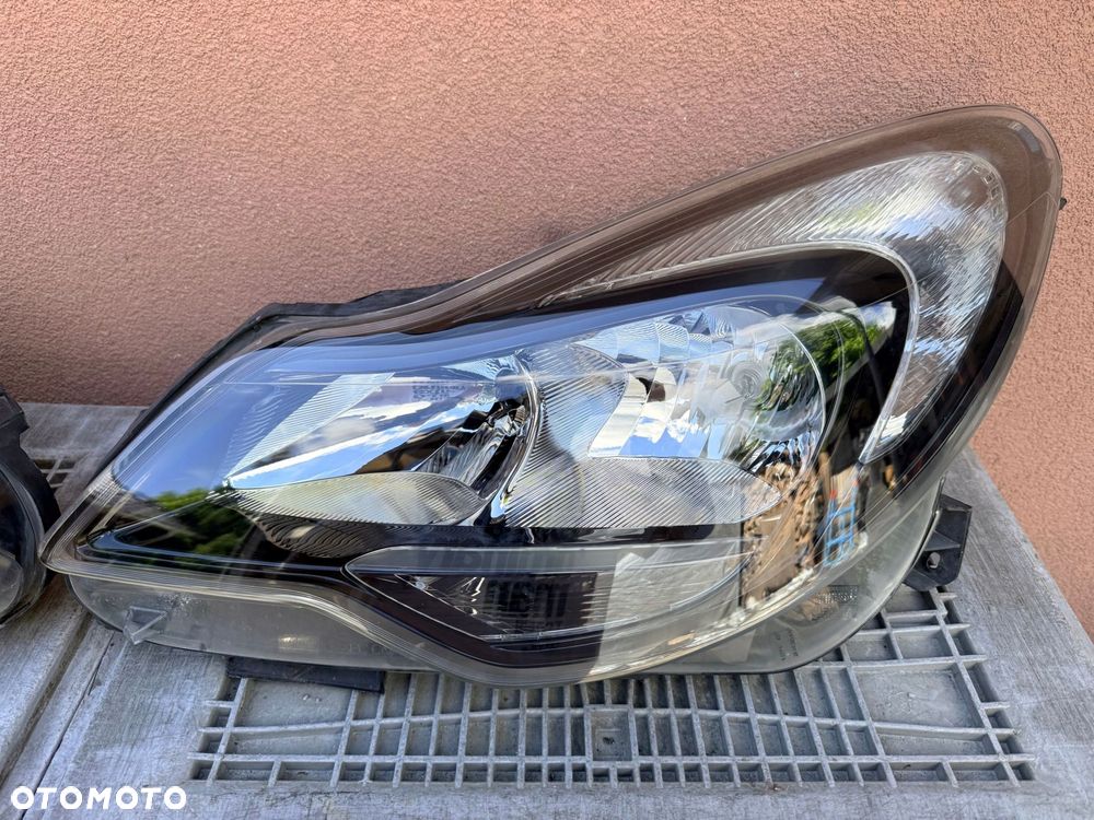 Lampa przednia OPEL CORSA D LIFT CIEMNE KOMPLET EUROPA VALEO ŁADNE Z 1 AUTA - 3