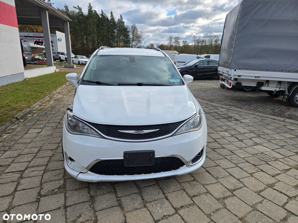 Chrysler Pacifica - 3