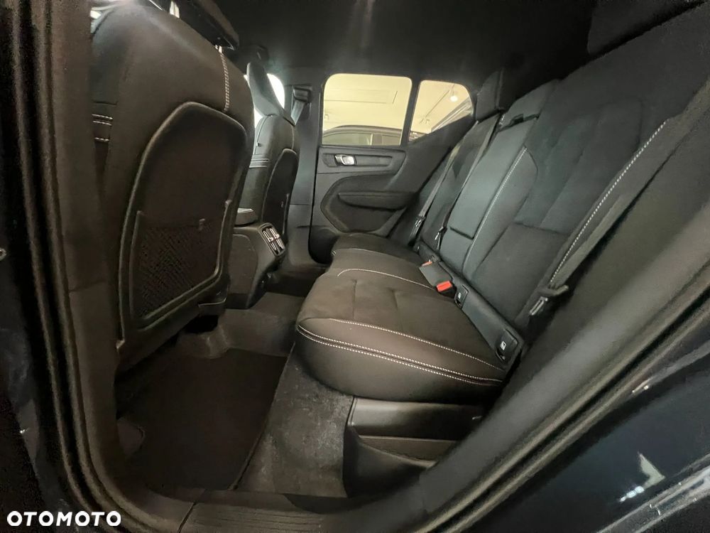 Volvo XC 40 B4 B DKG Ultra Black Edition - 23