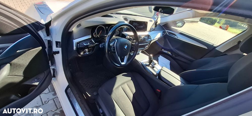 BMW Seria 5 520d Touring Aut. Luxury Line - 1