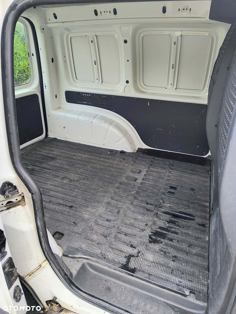 Volkswagen Caddy - 10