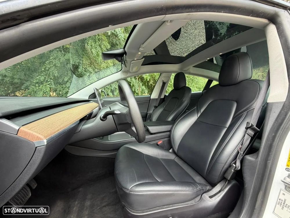 Tesla Model 3 Standard Range Plus RWD — fotografia 26