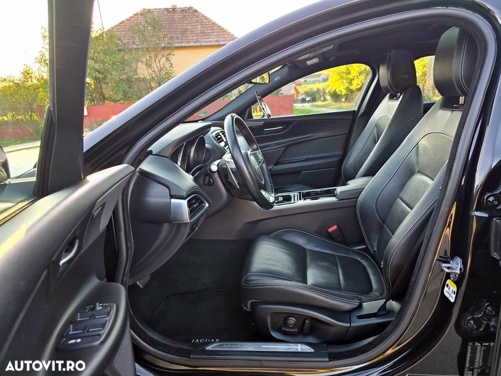 Jaguar XE 2.0 AWD R-Sport - 15