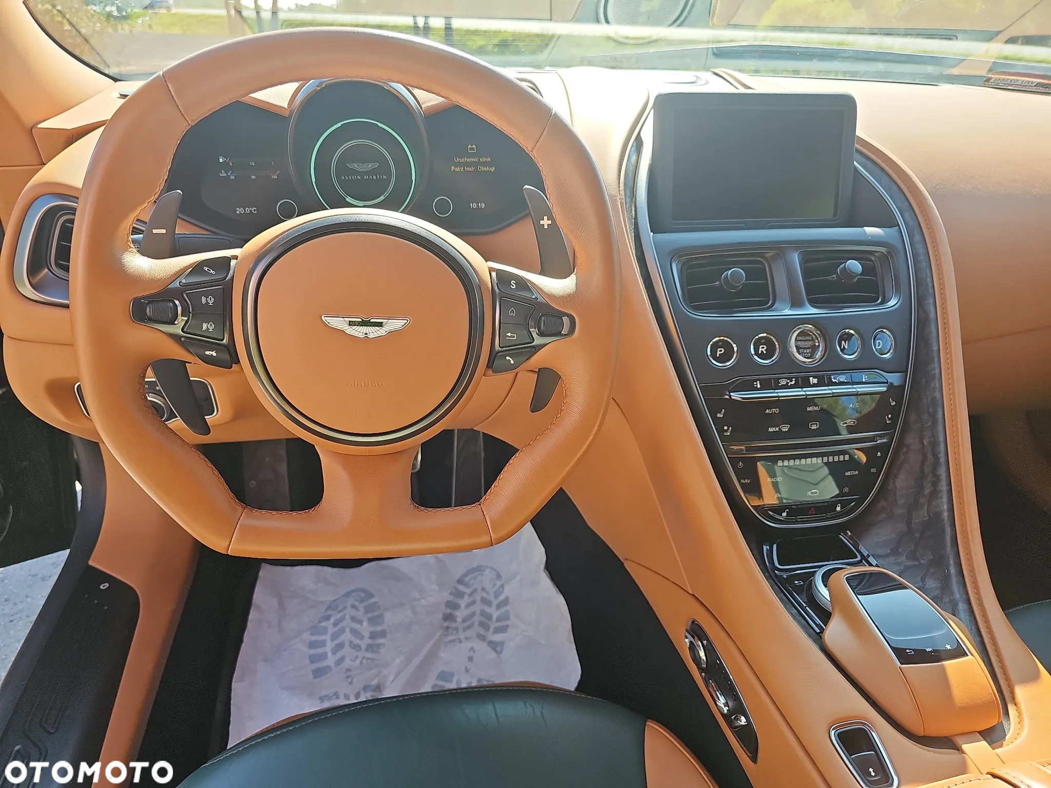 Aston Martin DBS - 12