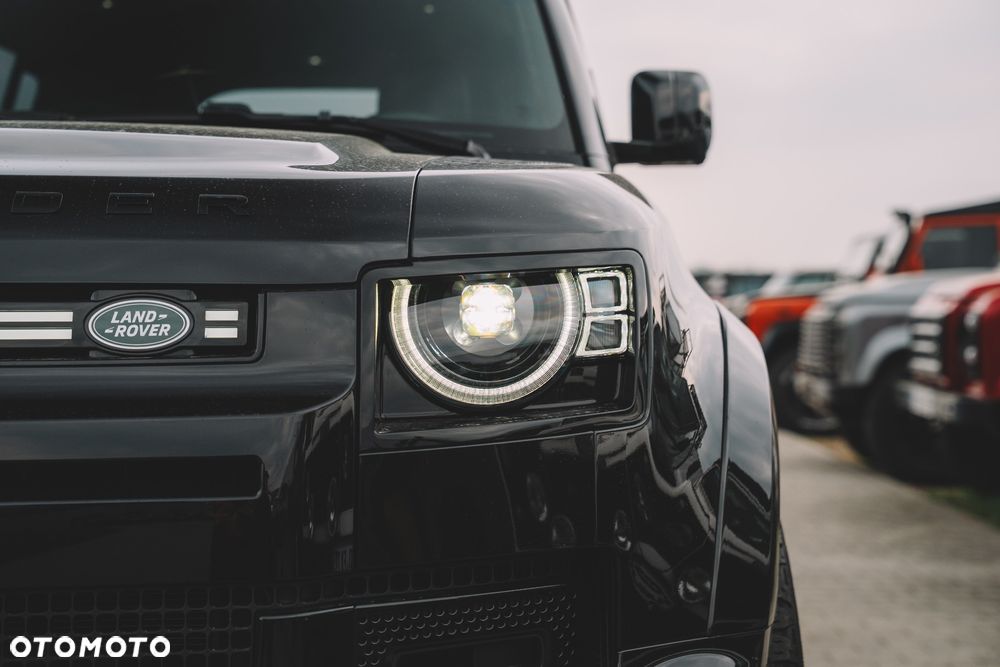 Land Rover Defender 3.0 D300 mHEV SE - 3