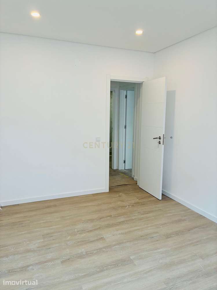Apartamento T4 em Barreiro com Excelente Localização - Grande imagem: 3/30
