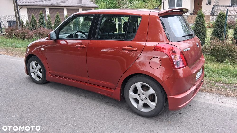 Suzuki Swift 2007 photo 2
