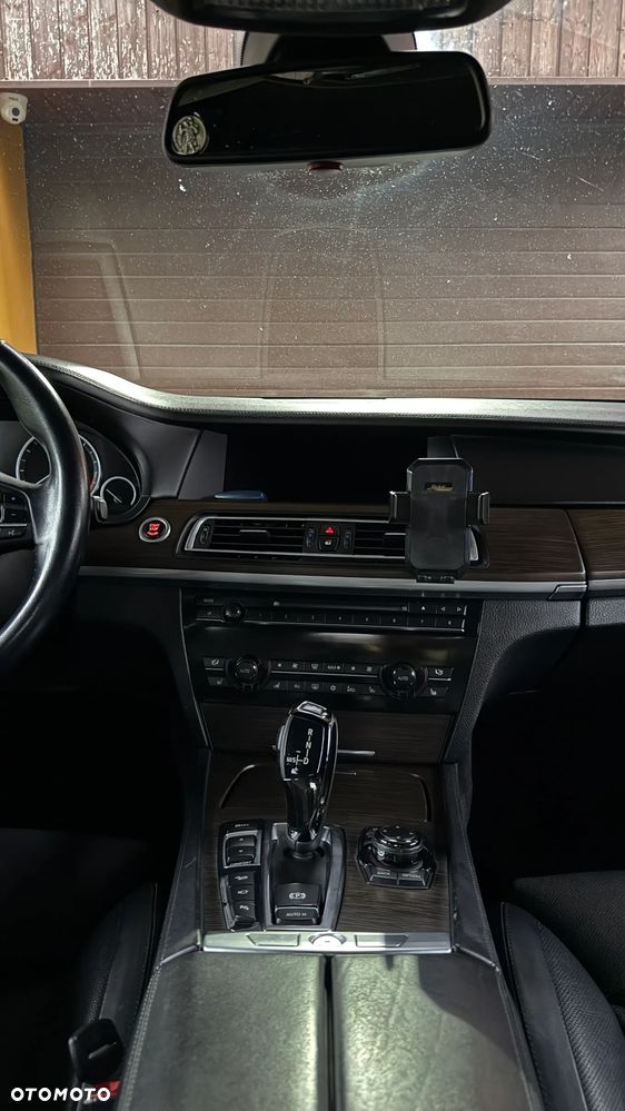 BMW Seria 7 750i xDrive - 18