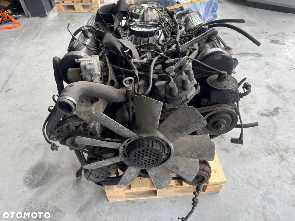 SILNIK 5.6 MERCEDES 117968 SEC 560 W126 - 3