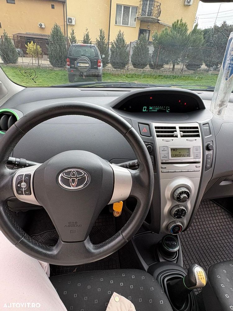 Toyota Yaris - 14