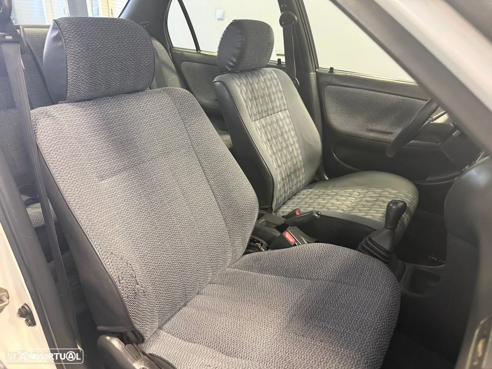 Toyota Corolla Sedan 1.3 XLi - 10