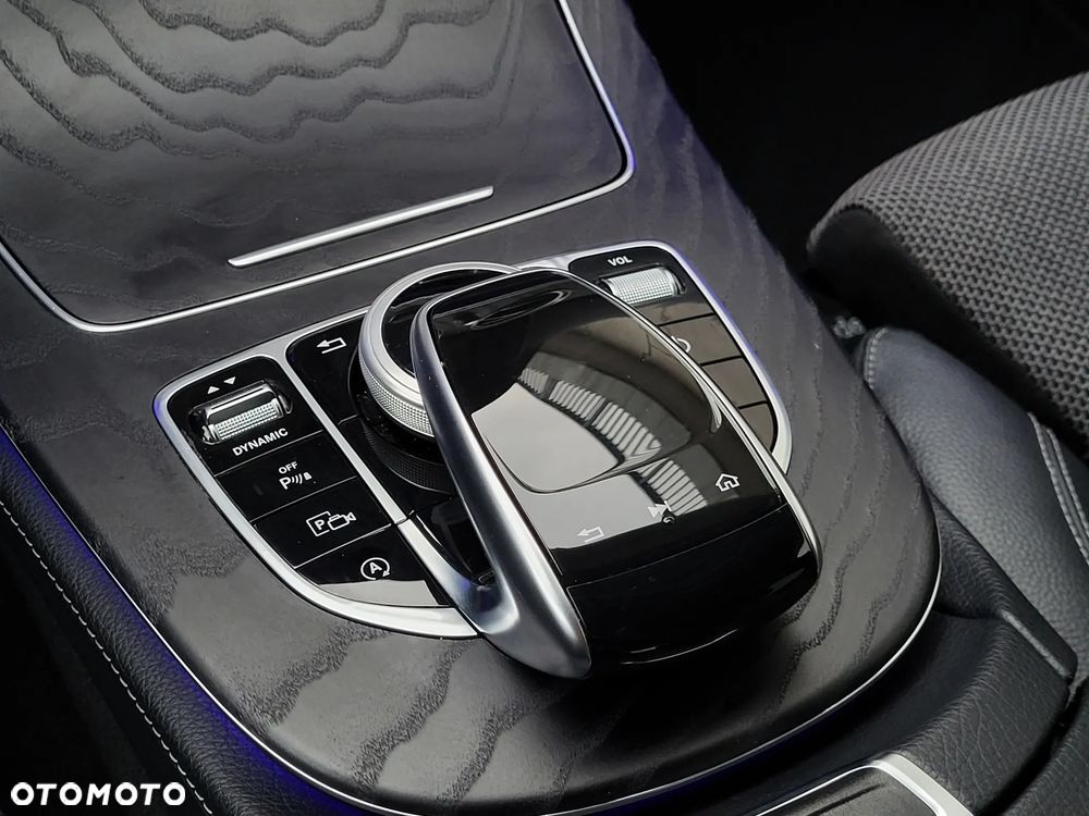 Mercedes-Benz Klasa E 220 d 4-Matic 9G-TRONIC - 21
