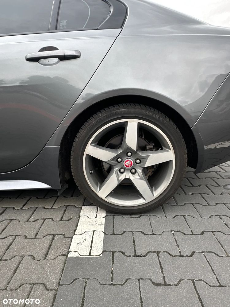 Jaguar XE 20d R-Sport - 12