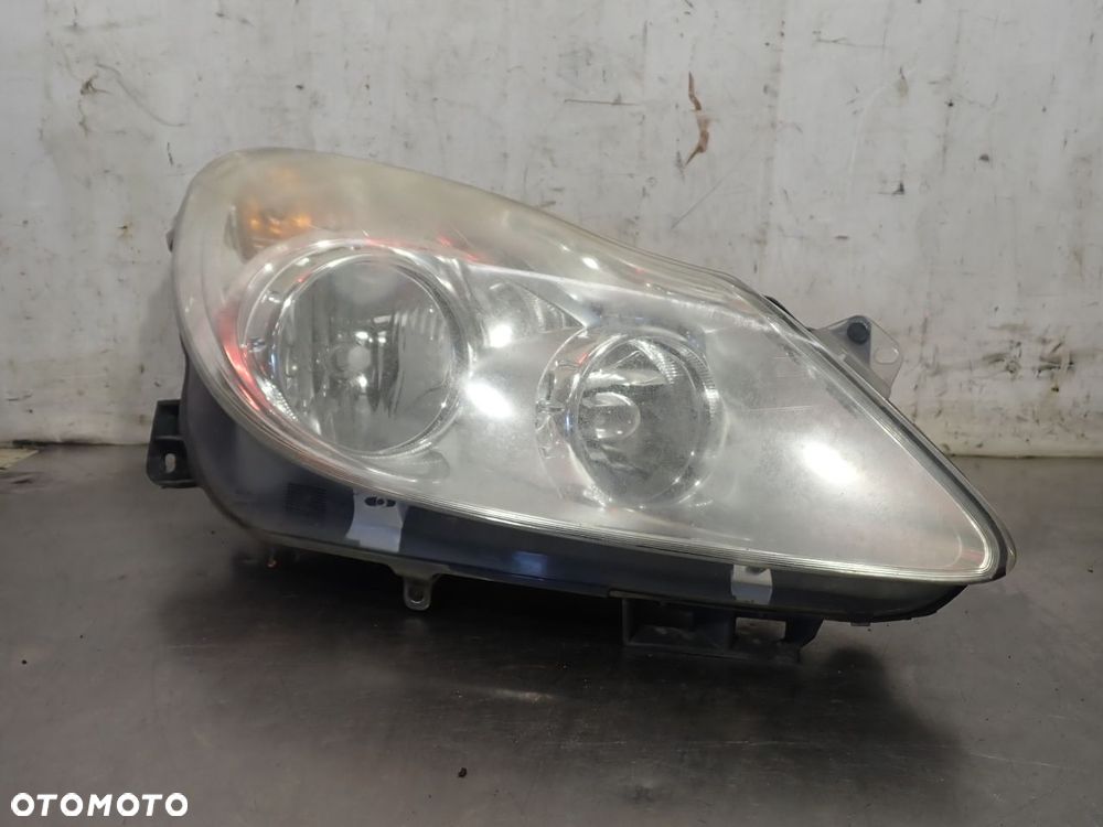 LAMPA PRAWA PRZEDNIA OPEL CORSA D - 1