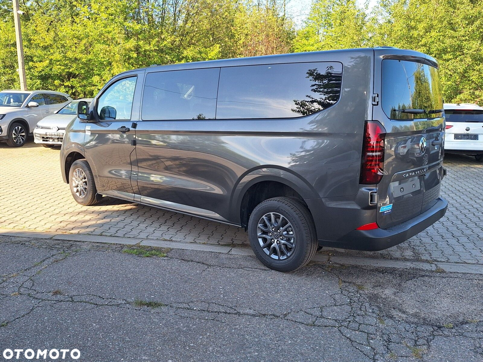 Volkswagen Caravelle - 10