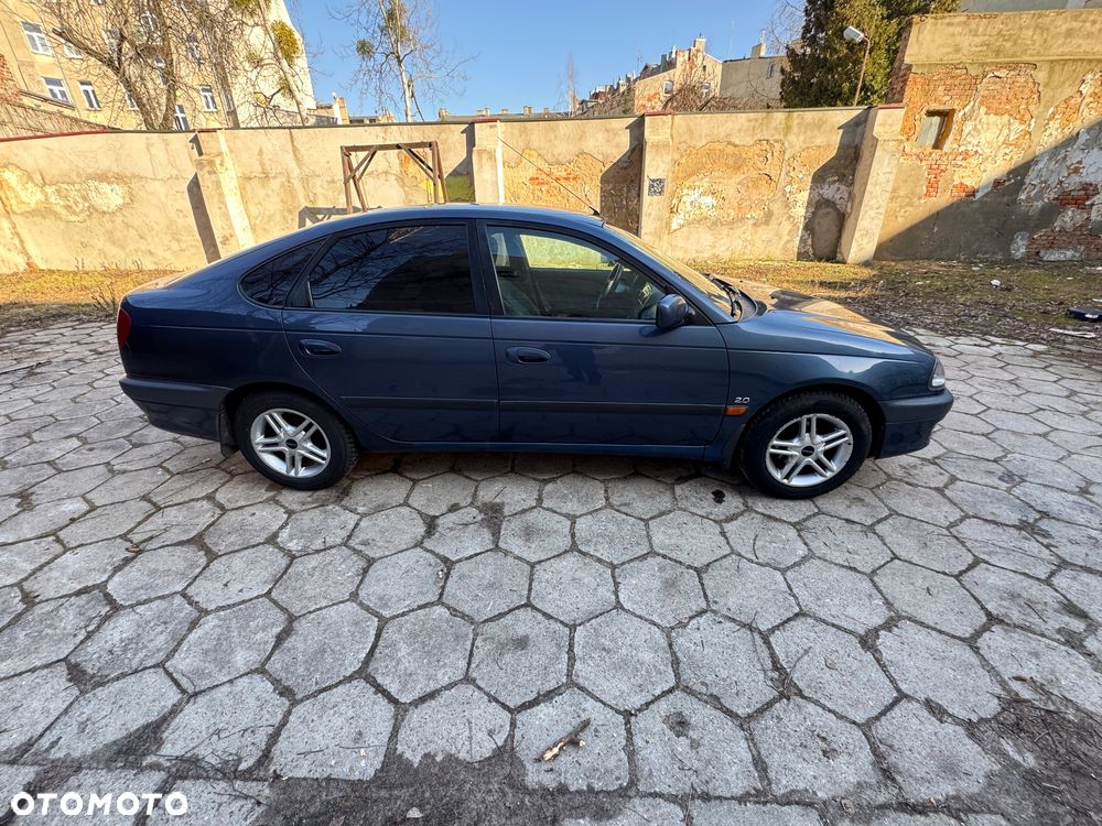 Toyota Avensis 2.0 Sol - 8