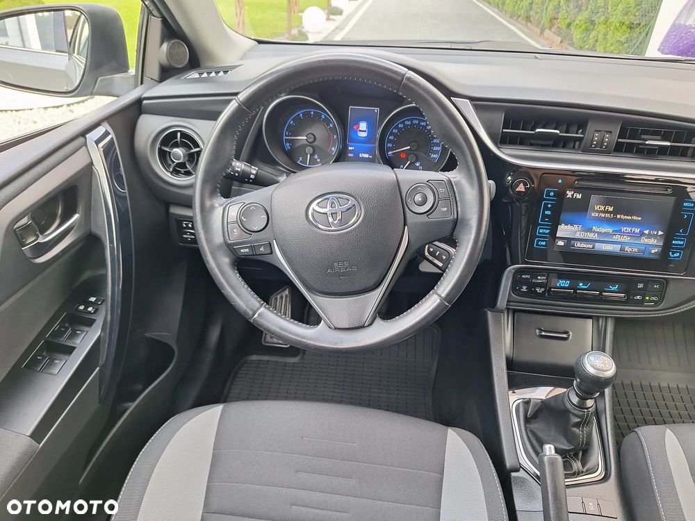 Toyota Auris 1.6 Premium Comfort - 10