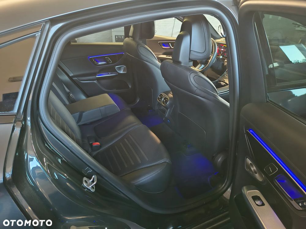 Mercedes-Benz GLC 300 4Matic 9G-TRONIC AMG Line Plus - 23