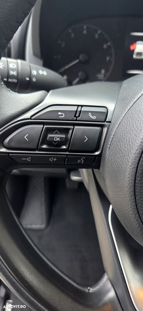 Toyota Yaris 1.5 L Dynamic - 17