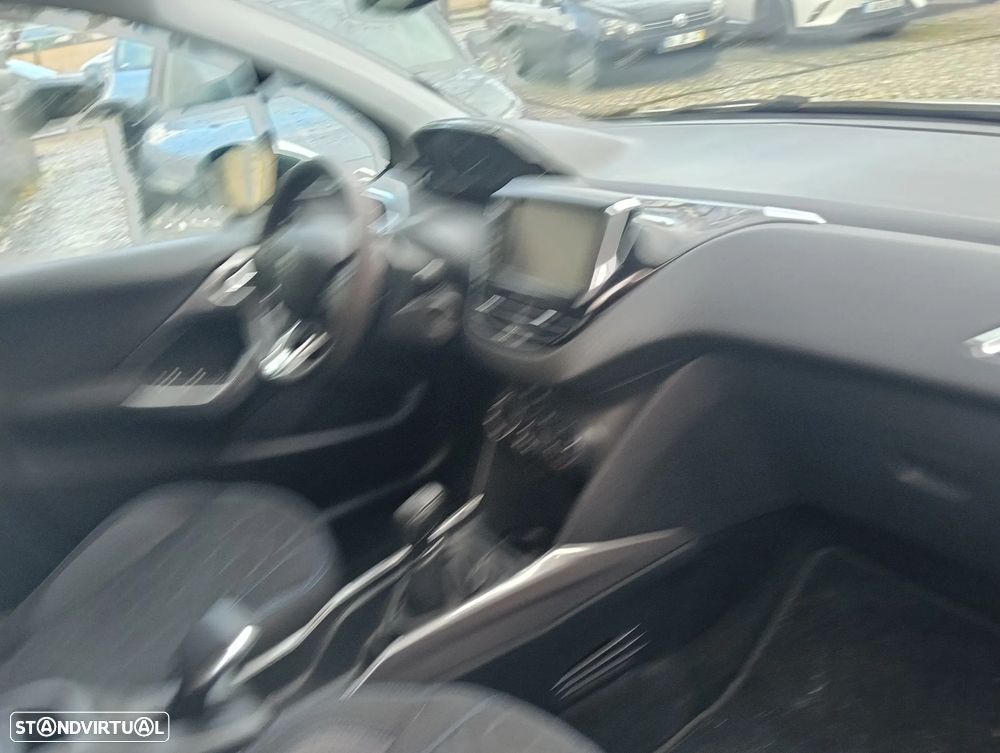 Peugeot 2008 1.2 PureTech Style - 24