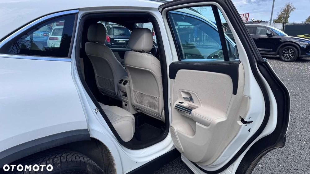 Mercedes-Benz GLA - 29