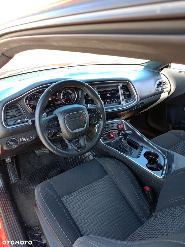 Dodge Challenger - 11