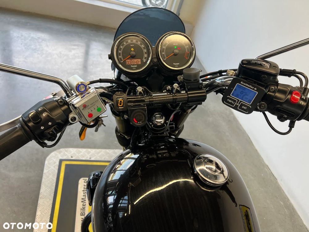 Triumph Bonneville - 21