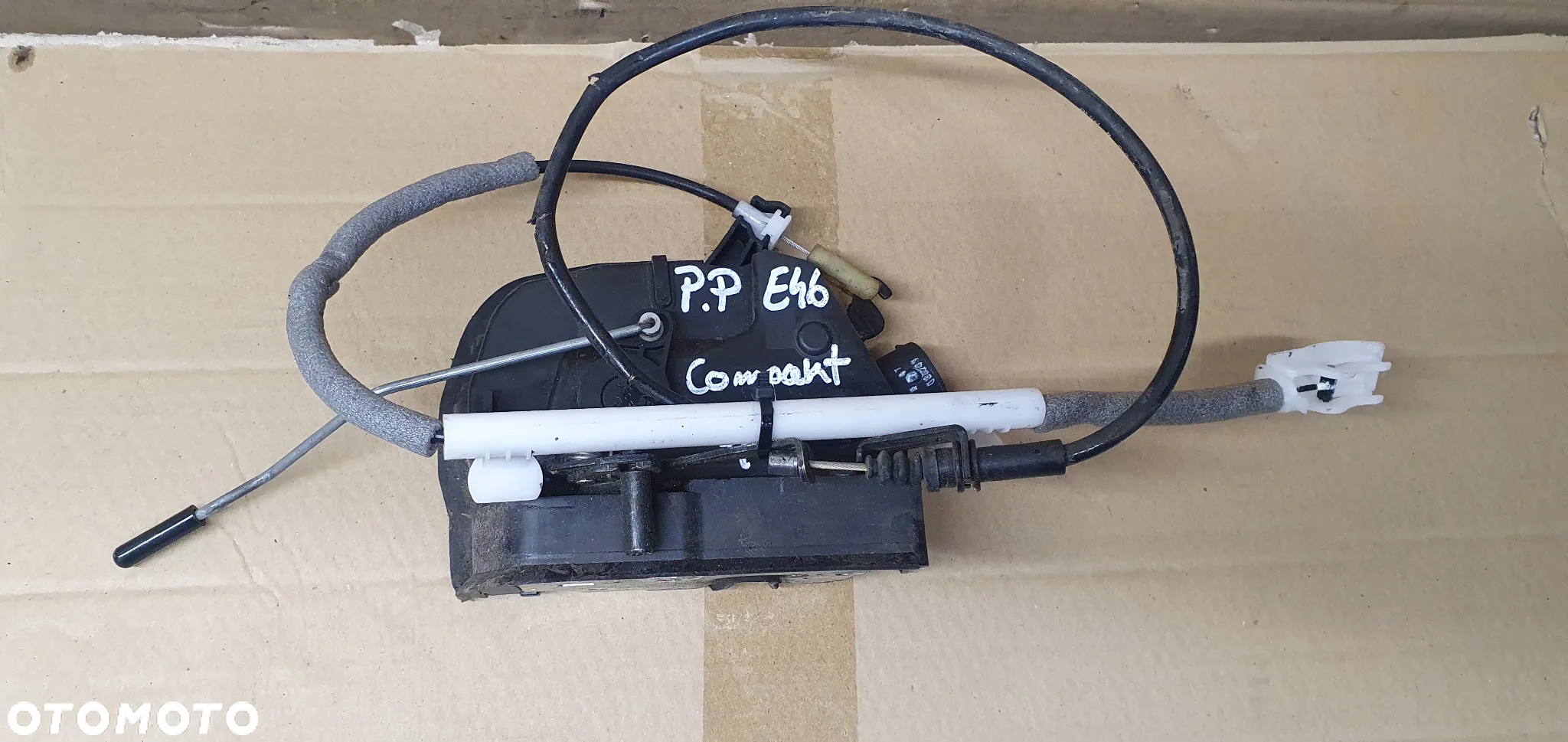 Zamek prawy przód przedni prawy BMW E46 7PIN Europa 8253433 - 2