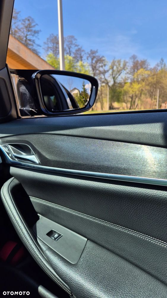 BMW Seria 5 530e iPerformance M Sport sport - 33