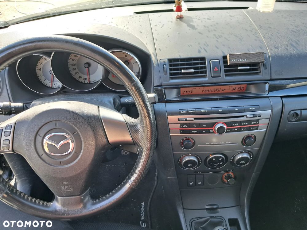 Mazda 3 1.6 Active + - 12