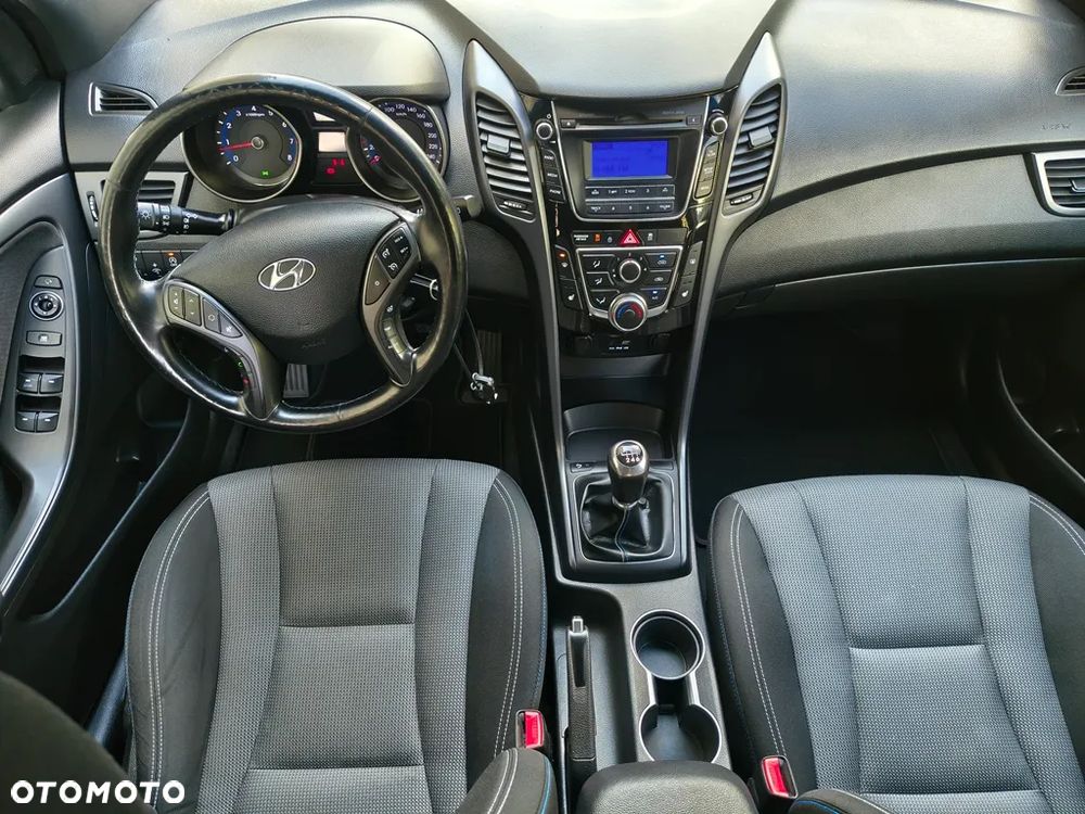 Hyundai i30 blue Kombi 1.4 Passion - 31