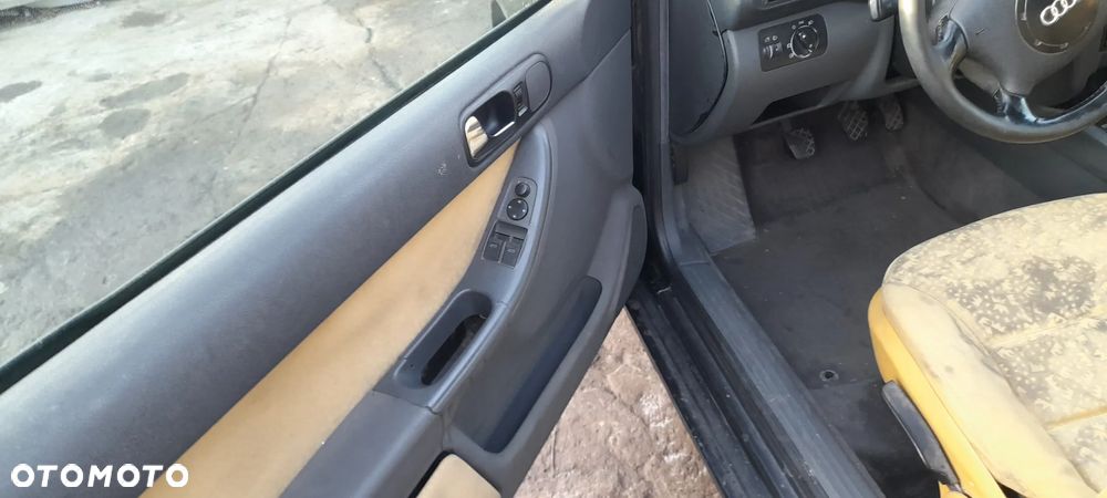 zderzak tylny  AUDI A3 8L - 6