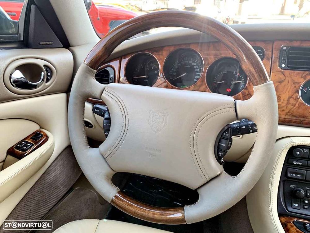 Jaguar XK XK8 4.0 Convertible Classic - 13