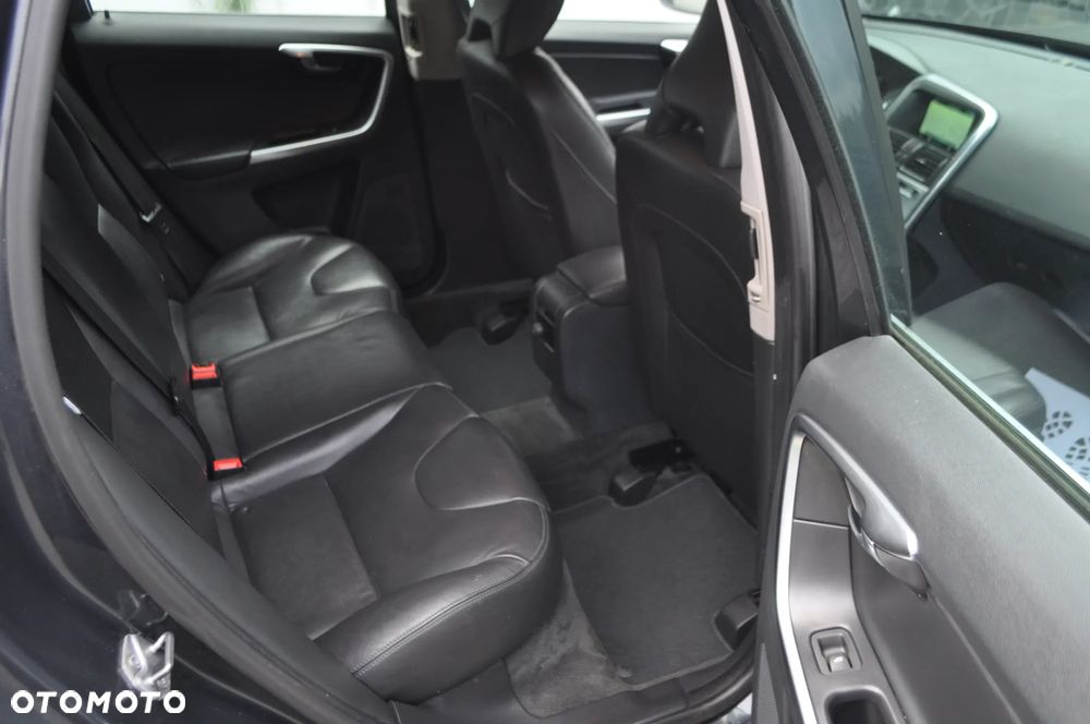 Volvo XC 60 D3 Momentum - 24