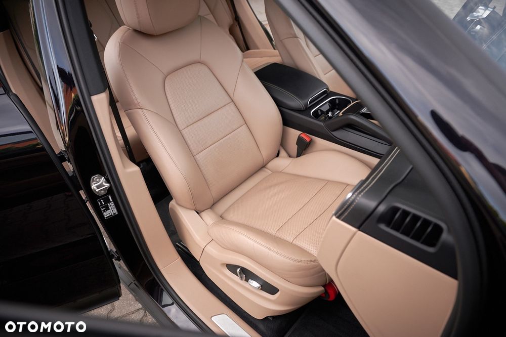 Porsche Cayenne - 26