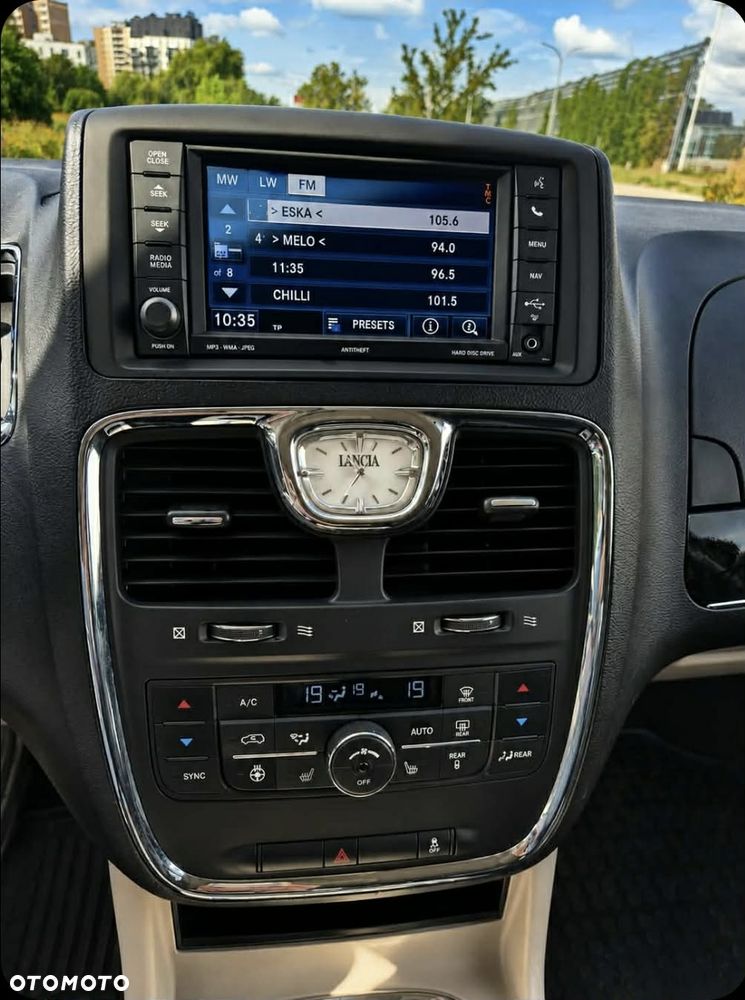 Lancia Voyager 2.8CRD Gold - 11